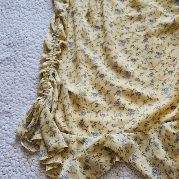 Forever 21 Yellow Ditsy Floral Mini Dress side ruching ruffle hem cami Sz S NWT - Picture 15 of 15